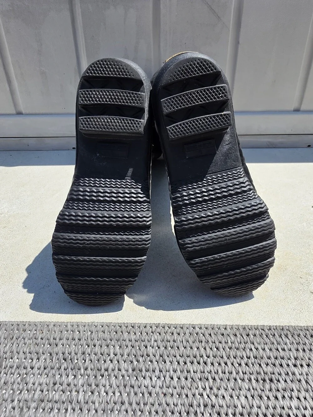 Khombu Black Crocodike Embossed Rain Boot — Size 9